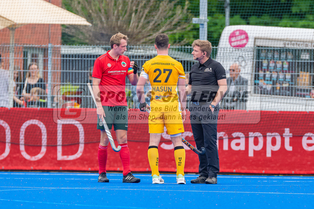 HK_20230507_107988 | 1. Bundesliaga Herren Creefelder HTC - Harvestehuder THC  am 7.5.2023 Crefelder HTC ( CHTC ), Krefeld  , Niklas Wellen ( Crefelder HTC 10 ) , Hasun Xaver ( Harvestehuder THC #27 ) , Thomas Hinsken ( SR )