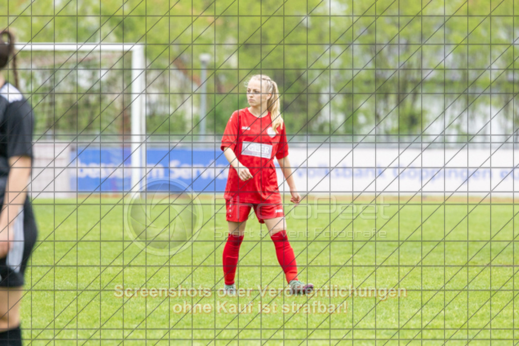 20250504_131529_0051 | #,1.FC Donzdorf (rot) vs. TSV Frommern (schwarz), Fussball, Frauen-Verbandsliga Württemberg, 18. Spieltag, Saison 2024/2025, Rasenplatz Lautertal Stadion, Süßener Straße 16, 73072 Donzdorf, 04.05.2025 - 13:00 Uhr,Foto: PhotoPeet-Sportfotografie/Peter Harich