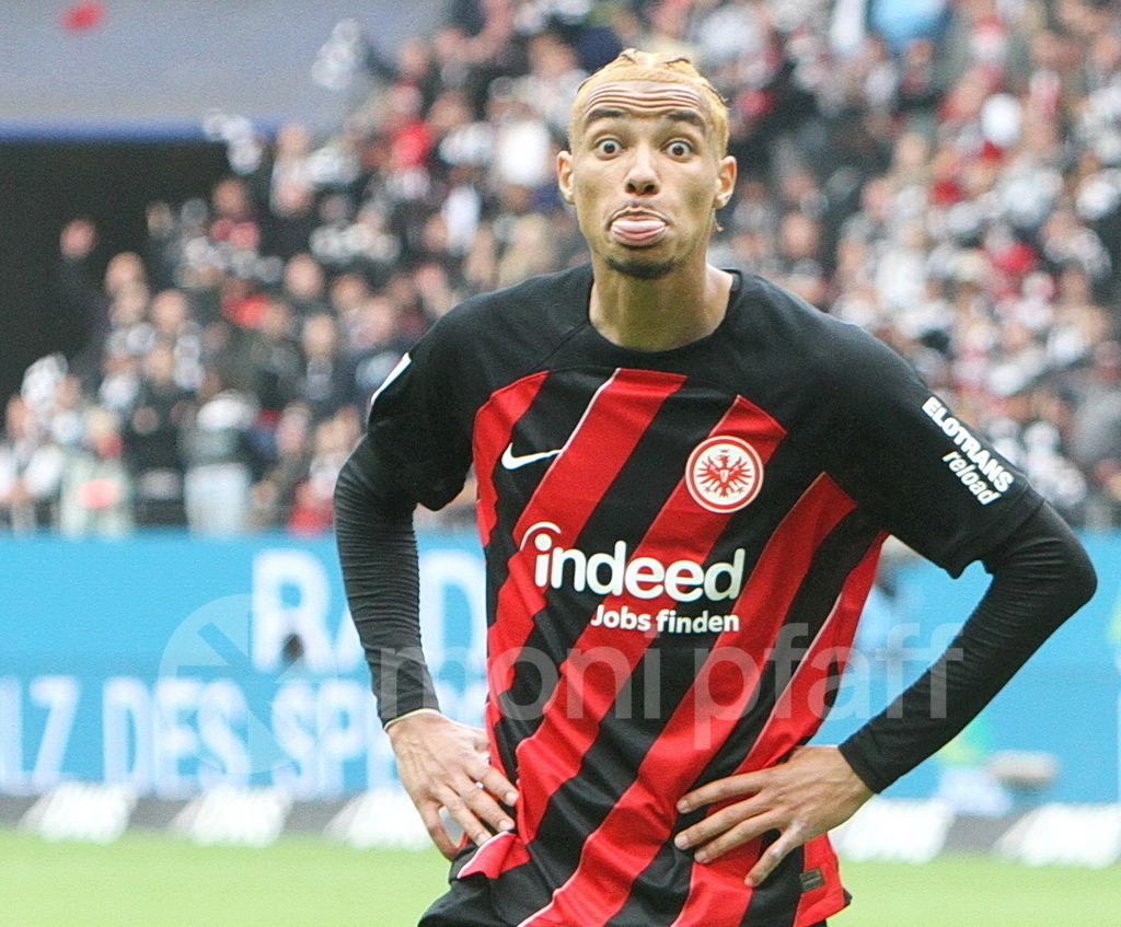 Hugo Etikitè | Eintracht Frankfurt - Realisiert mit Pictrs.com