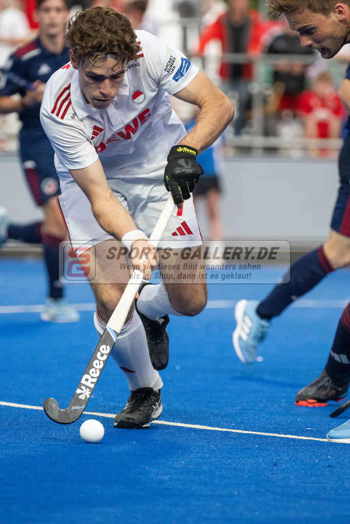 Final4_20250531-2019-Z09_3829 | Krefeld, Deutschland, 31.05.2025:  Feldhockey Final4 2025 – „Deutsche Feldhockey-Meisterschaften 2025“ im Gerd-Wellen-Hockeyanlage am 31.05.2025 in Krefeld, Deutschland. (Foto von Kramhöller/Fehrmann/Kaste)Krefeld, Germany, 31.05.2025: Feldhockey Final4 2025 – „Deutsche Feldhockey-Meisterschaften 2025“ in Gerd-Wellen-Hockeyanlage at 31.05.2025 in Krefeld, Deutschland. (Foto from Kramhöller/Fehrmann/Kaste)