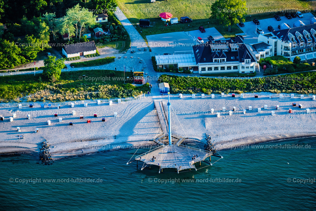 Hohwacht_ELS_0671030622 | HOHWACHT (OSTSEE) 03.06.2022 Ortsansicht an der Meeres-Küste der Ostsee in Hohwacht im Bundesland Schleswig-Holstein. // Townscape on the seacoast of Baltic Sea in Hohwacht in the state Schleswig-Holstein. Foto: Martin Elsen