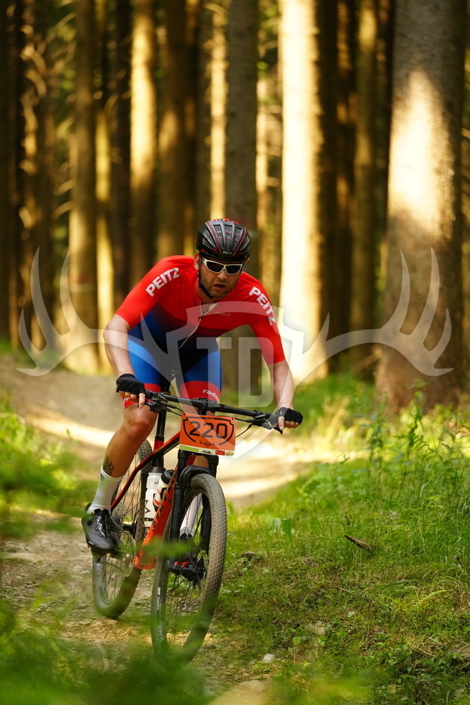 FC102865 | Fotogalerie der Treibjagd im Dunkelwald - Dein MTB Etappenrennen im Erzgebirge - Realisiert mit Pictrs.com