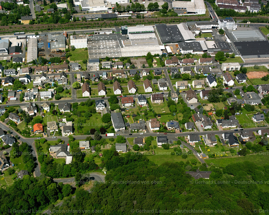 2611118 | HAIGER 09.06.2006 Wohngebiet einer Einfamilienhaus- Siedlung  in Haiger im Bundesland Hessen, Deutschland // Single-family residential area of settlement  in Haiger in the state Hesse, Germany Foto: Gerhard Launer