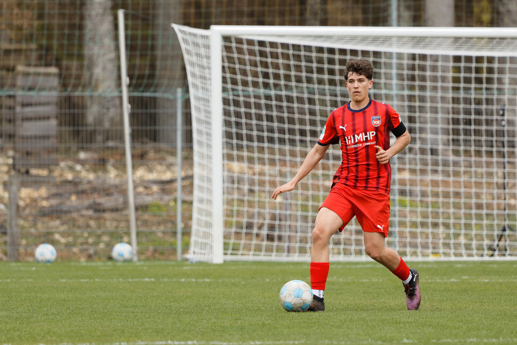 FCHOFK_260418_6-35 | 1.FC Heidenheim 1846 vs. Offenbacher Kickers, Fußball, U17, B-Junioren, NWL, U17-DFB-Nachwusliga, 2025/2026, 10. Spieltag, 18.04.2026 in Heidenheim, Walter-Birkhold-Jugendstadion (Foto: Michael Bulling) - Realisiert mit Pictrs.com