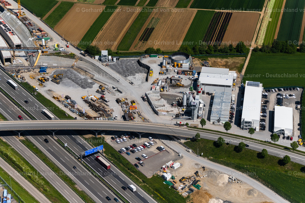 4045633 | STUTTGART 31.05.2021 Baustelle mit Tunnelführungsarbeiten für die Streckenführung und den Verlauf " Flughafentunnel " parallel zum Verlauf der Autobahn BAB A8 im Ortsteil Plieningen in Stuttgart im Bundesland Baden-Württemberg, Deutschland. Weiterführende Informationen bei: GBI Gackstatter Beratende Ingenieure GmbH,  Max Bögl Bauservice GmbH &amp; Co. KG,  Vössing Ingenieurgesellschaft mbH. // Construction site with tunneling work for the route and the "airport tunnel" course parallel to the course of the A8 motorway in the Plieningen district of Stuttgart in the state Baden-Wuerttemberg, Germany. Further information at: GBI Gackstatter Beratende Ingenieure GmbH,  Max Boegl Bauservice GmbH &amp; Co. KG,  Voessing Ingenieurgesellschaft mbH. Foto: Gerhard Launer
