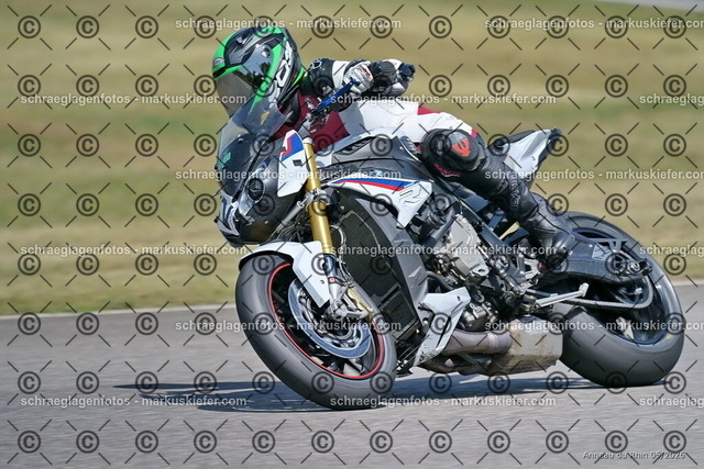 26BT02-1852 | markuskiefer.com - Realisiert mit Pictrs.com