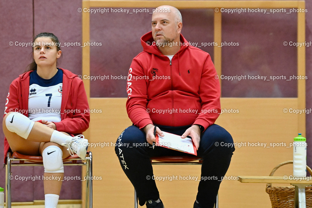 ASKÖ Volley Eagles vs. UVV Seekirchen 10.12.2022 | #7 KLAFFENBÖCK Katharina, Headcoach UVV Seekirchen Boris Holla