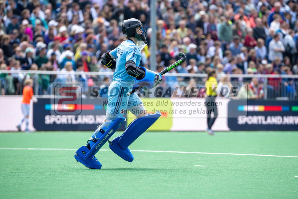 Final4_20240519-1256-0036 | Bonn, Deutschland, 19.05.2024: Lisa Schneider (Mannheimer HC) in Aktion waehrend des Spiels der Deutsche Feldhockey-Meisterschaften 2024 zwischen Final 4 Damen Finale Düsseldorfer HC - Mannheimer HC im Bonner THV am 19.05.2024 in Bonn, Deutschland. (Foto von Stephan Fehrmann)

Bonn, Germany, 19.05.2024: Lisa Schneider (Mannheimer HC) in action during the game of Deutsche Feldhockey-Meisterschaften 2024 between Final 4 Damen Finale Düsseldorfer HC - Mannheimer HC in Bonner THV at 19.05.2024 in Bonn, Deutschland. (Foto from Stephan Fehrmann)