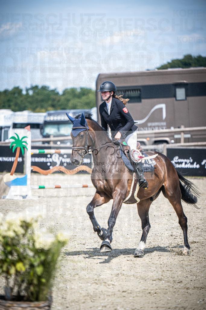 DOS_6764 | Entdecke hochwertige Reitturnierfotos von Foto Oger. Professionell, emotional und authentisch – jetzt Lieblingsmomente im Shop bestellen.Deutschlandweite Turnierfotografie. - Realisiert mit Pictrs.com