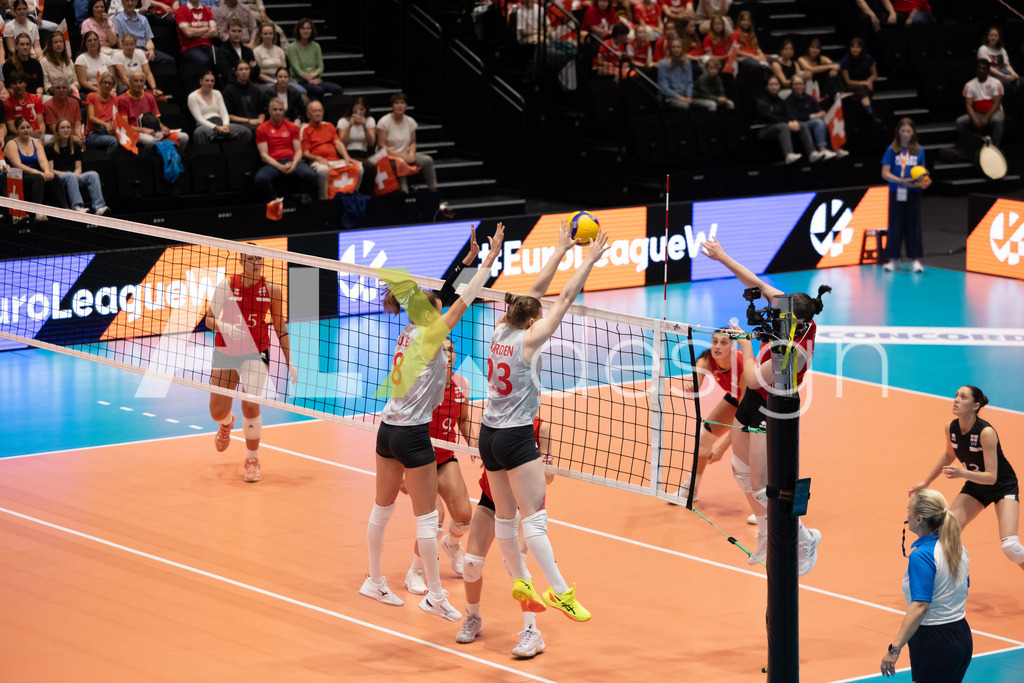 Georgia v Switzerland - CEV European League Women | KRIENS, SWITZERLAND - JUNE 12: SAMIRA SULSER of Switzerland and MERET AARDEN of Switzerland double block during the CEV European League match between Georgia and Switzerland at Pilatus Arena on June 12, 2026 in Kriens, Switzerland. - Realisiert mit Pictrs.com