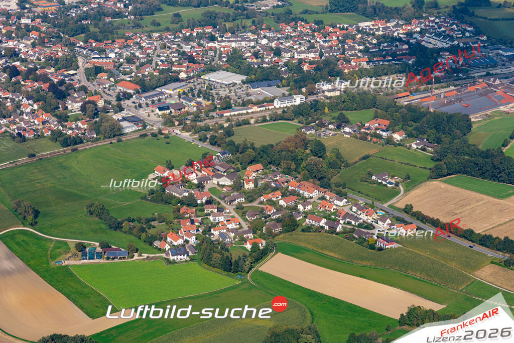 Aktuelles Luftbild von oberhausmehring  - Die Luftaufnahme wurde 2020 mittels UL-Flugzeug erstellt ( keine Drohne ) - hochauflösende Kamera-Systeme von  Canon -Beste Qualität - Für grossformatige Ausdrucke geeignet. Die Geschenkidee !