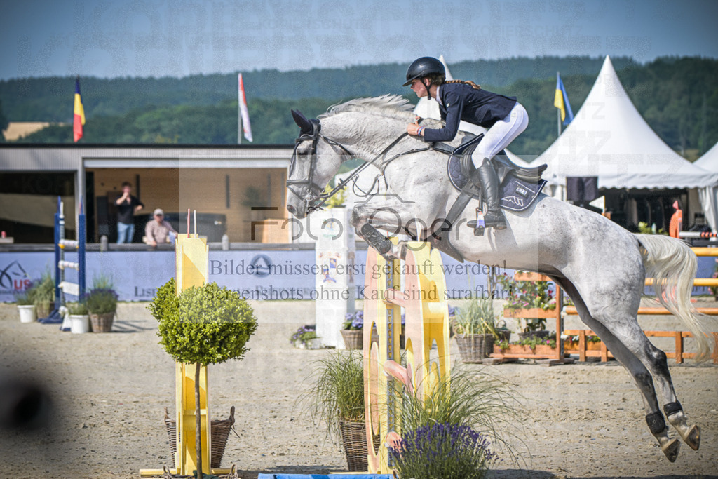 DOS_6975 | Entdecke hochwertige Reitturnierfotos von Foto Oger. Professionell, emotional und authentisch – jetzt Lieblingsmomente im Shop bestellen.Deutschlandweite Turnierfotografie. - Realisiert mit Pictrs.com
