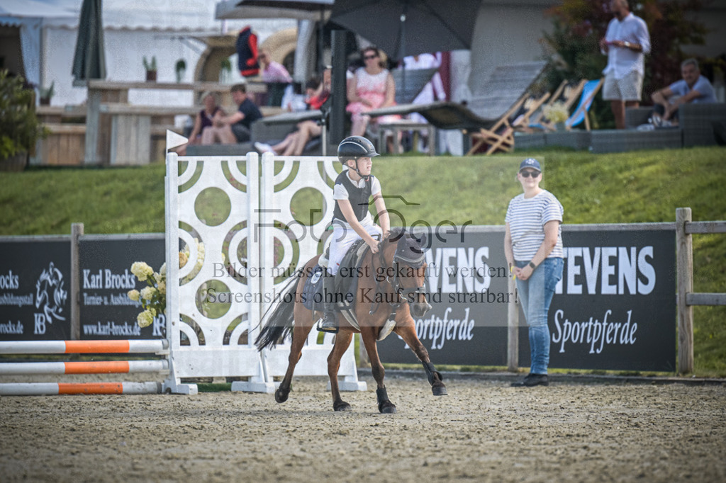 DOS_0678 | Entdecke hochwertige Reitturnierfotos von Foto Oger. Professionell, emotional und authentisch – jetzt Lieblingsmomente im Shop bestellen. - Realisiert mit Pictrs.com
