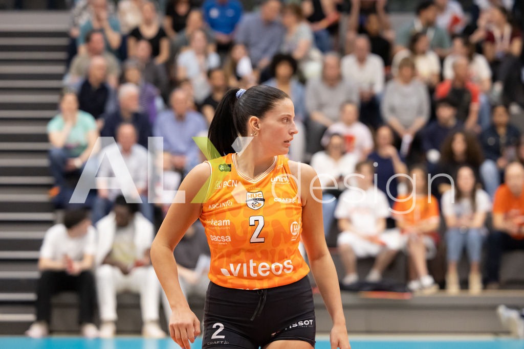 Volleyball I Frauen I Saison 2025-2026 I Volleyball NLA | Women I  Playoffs Finals 1/5 I viteos NUC - VC Kanti Schaffhausen I 06.04.2026 | 2 Natalie Hayward (USA) (Viteos NUC) – Zuspiel - Realisiert mit Pictrs.com