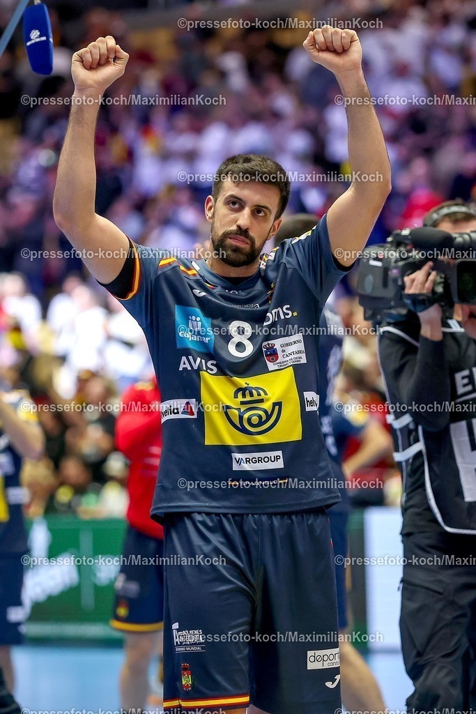 EHF17012601113 | 17.01.2026, Handball, Men's EHF EURO 2026, Österreich - Spanien, Jyske Bank Boxen in Herning, Dänemark, Preliminary Round: Abschlussjubel Spanien nach dem Sieg gegen Österreich  Agustin Casado Marcelo (Espania #08) 