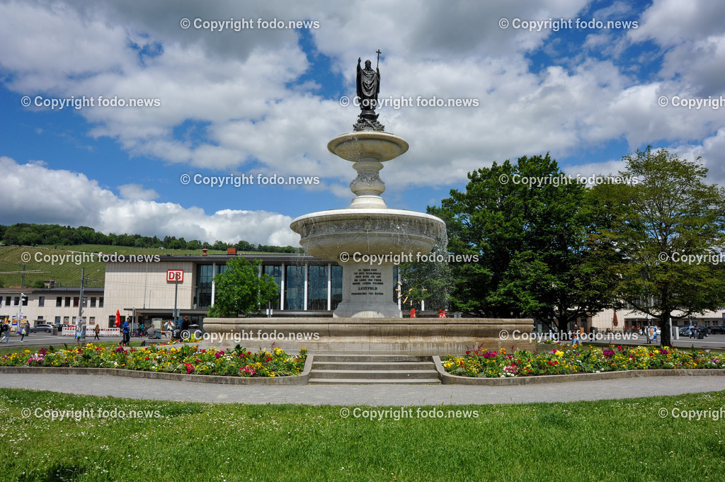 Deutschland_ Bayern_ Wuerzburg_ 12.06.2024-37 | 12.06.2024, Deutschland, GER, Bayern, Wuerzburg im Bild Stadtansichten, Gebauede, Main, Bruecke, Universitaet, Bahnhof, Kaeppele, Marienberg, Festung, Spital, Museum, Sehenswuerdigkeiten, Reise, Feature, Travel, City, Kirche, Church, Dom, kreisfreie Stadt in Bayern, Bezirk Unterfranken