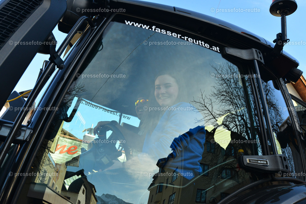 news-2023-Feb16-Unsinniger_Fasching_Reutte-nik-WTV_7422 | Info aus dem Bezirk Reutte/Ausserfern Tirol sowie eine umfangreiche Bilddatenbank über die gesamte Region: Lechtal, Talkessel Reutte, Tannheimertal, Zwischentoren. Lech, Plansee, Zugspitze, Grenztunnel, B179, Fernpassstraße, Verkehr, Lawinen, Tradition, - Realisiert mit Pictrs.com