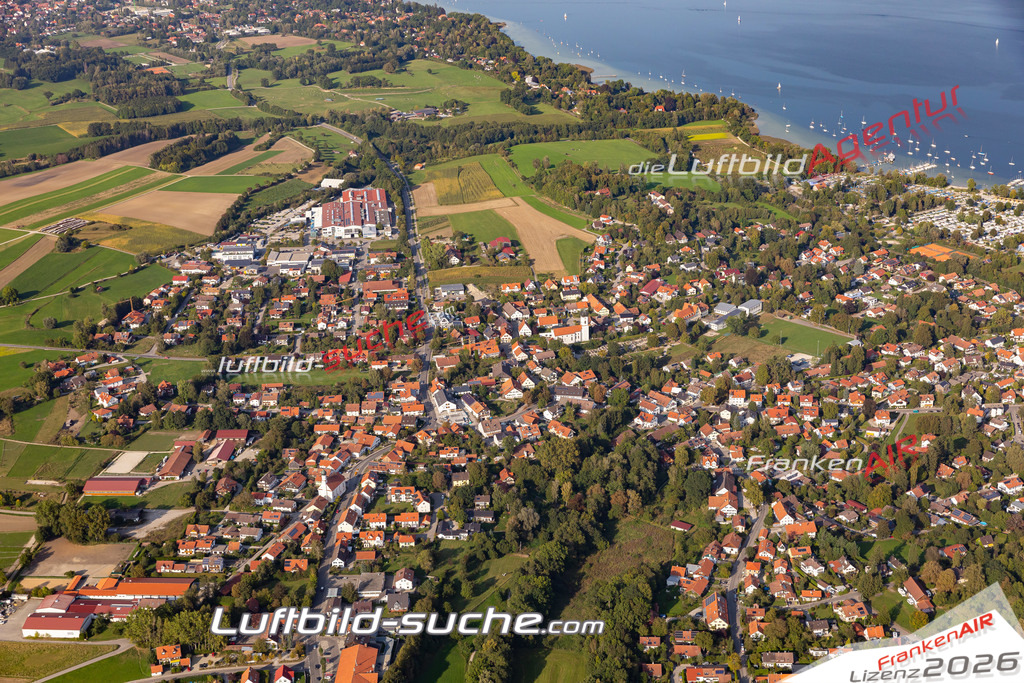 Aktuelles Luftbild von  Utting am Ammersee - Die Luftaufnahme wurde 2020 mittels UL-Flugzeug erstellt ( keine Drohne ) - hochauflösende Kamera-Systeme von  Canon -Beste Qualität - Für grossformatige Ausdrucke geeignet. Die Geschenkidee !