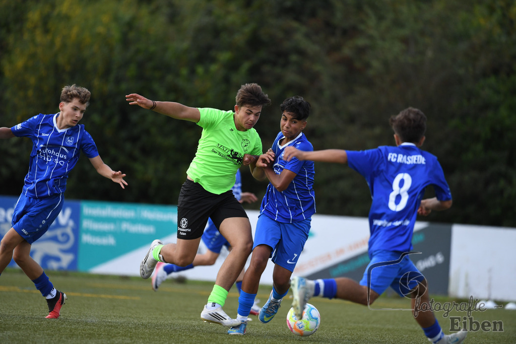 FC Rastede-JFV Edewecht | C-Jugend Landesliga; FC Rastede (blau)-JFV Edewecht (grün) am 16.08.2025 in Rastede (Sportanlage Köttersweg), Photo: Philip Eiben 2025 - Realisiert mit Pictrs.com