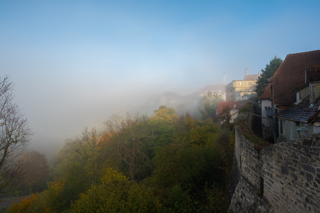 DSCF1180 | Rothenburg ob der Tauber. Nur hier gibt es Exklusive und passend zur Jahreszeit Ihr Wandbild, T-Shirt, Tasse und alles was das Rothenburg Herz begehrt. - Realisiert mit Pictrs.com