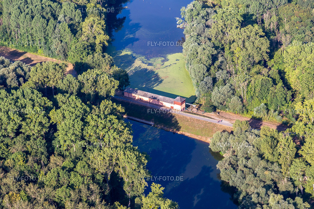 Schleusenhaus Michelsbach | Luftbild: Schleusenhaus Michelsbach im Ortsteil Sondernheim in Germersheim im Bundesland Rheinland-Pfalz in Deutschland. Foto: IMG_134010.jpg vom 21.08.2022 durch ©2025 Werner Riehm fly-foto.de/copyright - Realisiert mit Pictrs.com