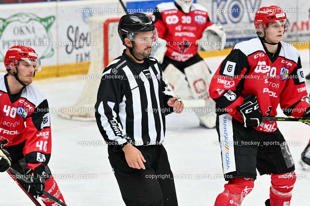HDD Jesenice vs. EC Bregenzerwald 30.9.2022 | #40 Blomberg Niki, SCHWEIGHOFER Mark Referee, #20 Polcs Rudolfs,