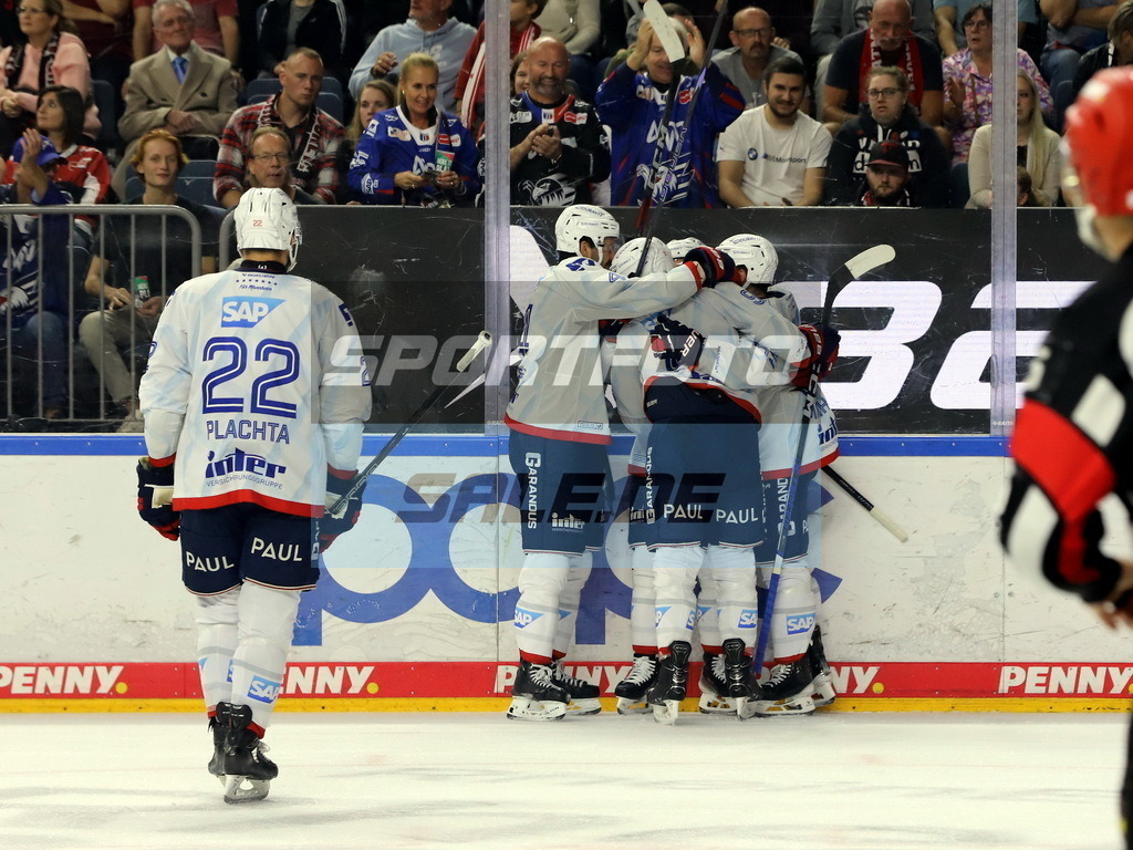 Torjubel Adler | Torjubel Adler - Realisiert mit Pictrs.com