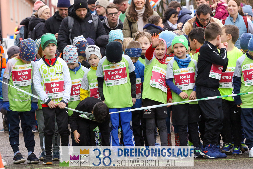 400m AOK Junior Cup | 3 Koenigslauf 2024 400m AOK Junior Cup - Realisiert mit Pictrs.com