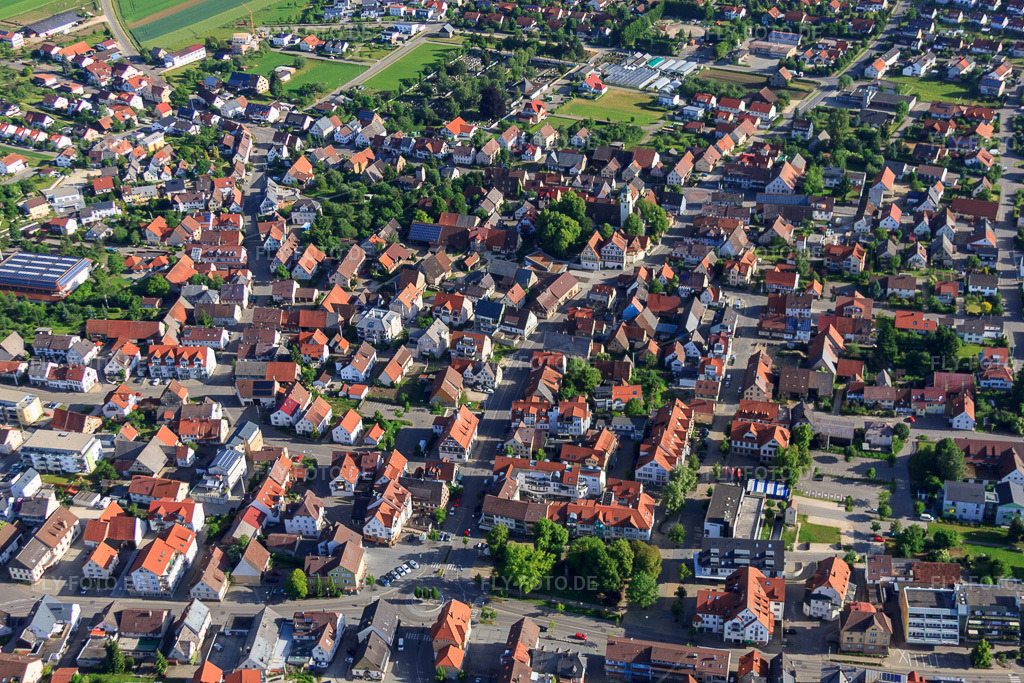 Luftbild: Marktplatz in Laichingen im Bundesland Baden-Württemberg in Deutschland. Foto: IMG_67317.jpg vom 08.06.2014 durch Werner Riehm/FLY-FOTO.de – Auflösung des Originals: 4752 x 3168 px