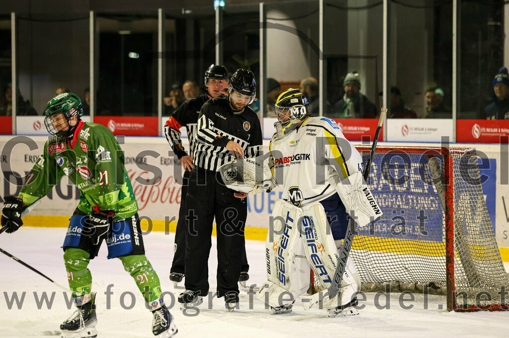 2023-12-26_134_TSV_Erding_gegen_ERV_Schweinfurt | Erding, Deutschland, 26.12.2023:
Eishockey, Bayernliga Vorrunde 2023 / 2024, 20. Spieltag, TSV Erding gegen ERV Schweinfurt, Endergebnis: 9:3

Torwart Benedict Roßberg (ERV Schweinfurt, #42)

Foto: Christian Riedel / fotografie-riedel.net
