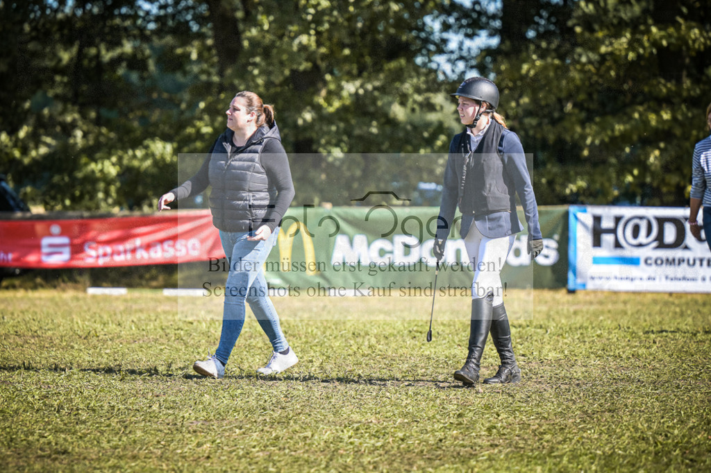 DOS_0037 | Entdecke hochwertige Reitturnierfotos von Foto Oger. Professionell, emotional und authentisch – jetzt Lieblingsmomente im Shop bestellen.Deutschlandweite Turnierfotografie. - Realisiert mit Pictrs.com