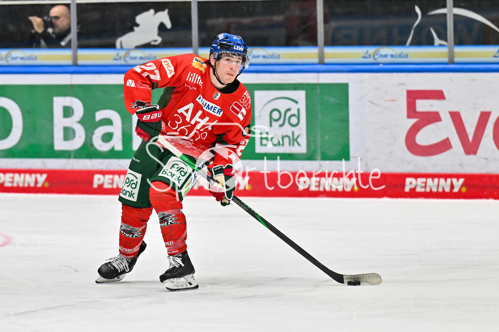 Augsburger Panther - Adler Mannheim | am Puck  Kyle MAYHEW (Augsburger Panther 27)  / Einzelfoto / Freisteller / DEL: Augsburger Panther - Adler Mannheim; Curt Frenzel Stadion am 14.09.2025