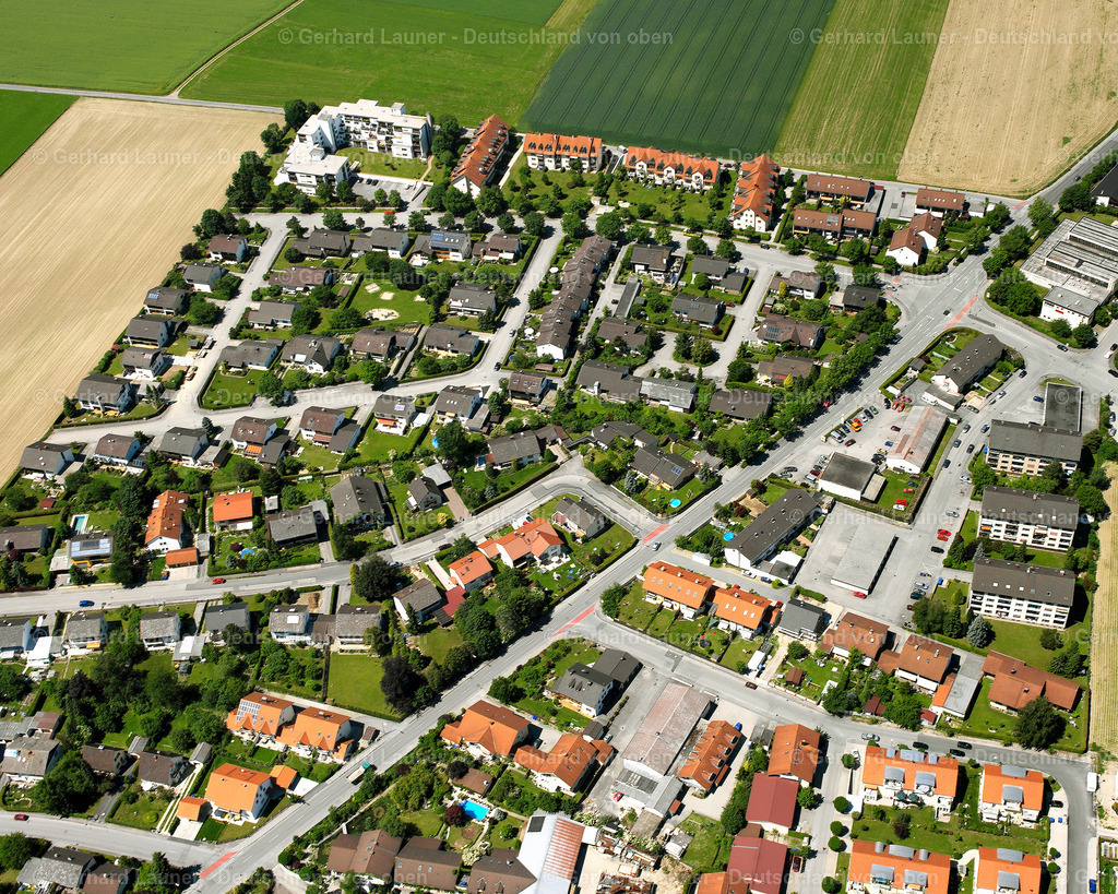 2600713 | TöGING AM INN 09.06.2006 Wohngebiet einer Einfamilienhaus- Siedlung  in Töging am Inn im Bundesland Bayern, Deutschland // Single-family residential area of settlement  in Töging am Inn in the state Bavaria, Germany Foto: Gerhard Launer
