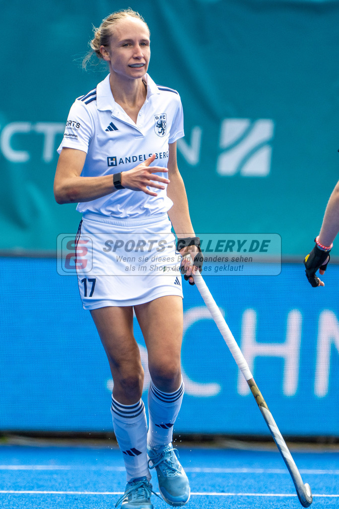 Final4_20250601-1153-Z09_4063 | Krefeld, Deutschland, 01.06.2025:  Feldhockey Final4 2025 – „Deutsche Feldhockey-Meisterschaften 2025“ Harvestehuder HTC - Düsseldorfer HC (Finale Damen) im Gerd-Wellen-Hockeyanlage am 01.06.2025 in Krefeld, Deutschland. (Foto von Kramhöller/Fehrmann/Kaste)Krefeld, Germany, 01.06.2025: Feldhockey Final4 2025 – „Deutsche Feldhockey-Meisterschaften 2025“ Harvestehuder HTC - Düsseldorfer HC (Finale Damen) in Gerd-Wellen-Hockeyanlage at 01.06.2025 in Krefeld, Deutschland. (Foto from Kramhöller/Fehrmann/Kaste)