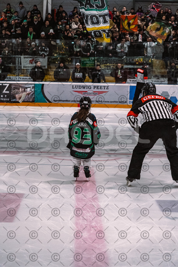 Alligators_vs_Passau_26_12_2025-009 | Höchstadt Alligators Fotogalerie: Eishockey-Action aus Franken. Professionelle Spielfotos, Portraits & Stadionbilder zum Download. Jetzt entdecken! - Realisiert mit Pictrs.com