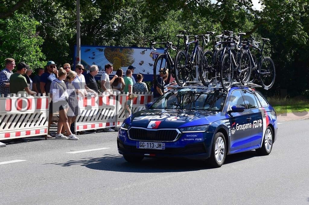 KBS Picture_Cyclassics-Hamburg2023_200823_052 | Cyclassics auf der Pinneberger Strasse in Rellingen , Serviceauto Team FDJ ,Bemer Cyclassics Hamburg Radrennen 2023 , Durch Hamburg und Schleswig-Holsten ,UCI-WorldTour-Rennen Profi-Elite Herren ca.200KM , Amateurradfahrer Jedermann Rennen 60KM ,Amateurradfahrer Jedermann Rennen 100KM , - Realisiert mit Pictrs.com