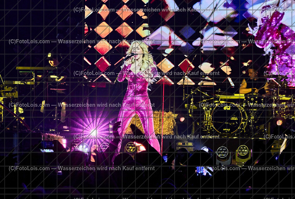 ALP3406_BergBauernTour-Konzert_Naschenweng Melissa | (C)FotoLois.com, Alois Spandl, BergBauernTour 2023 - Melissa Naschenweng, Tourstop in Wieselburg, Konzert im NV-Forum Wieselburg, Sa 8. April 2023.