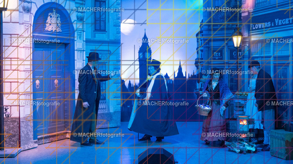 030_MFL-2025 | Portraitbilder von Regisseur; Darsteller; Techniker; Maske; Kostüme; Chor; Musiker; Bilderserie der Generalprobe und der Premierenvorstellung, Szenenbilder; Ausdrucksstudien; Bühnenüberblick; Bühnenkulissen; Pressefotos inkl. Redaktionsfoto Darstellergruppe.