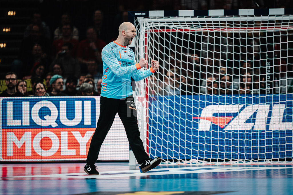Handball | Herren | EHF EURO 2024 | European Championshop Men 2024 Final Tournament | Norwegen vs. Niederlande | 19.01.2024 | Bart Ravensbergen (#1, Holland, NED) jubelt