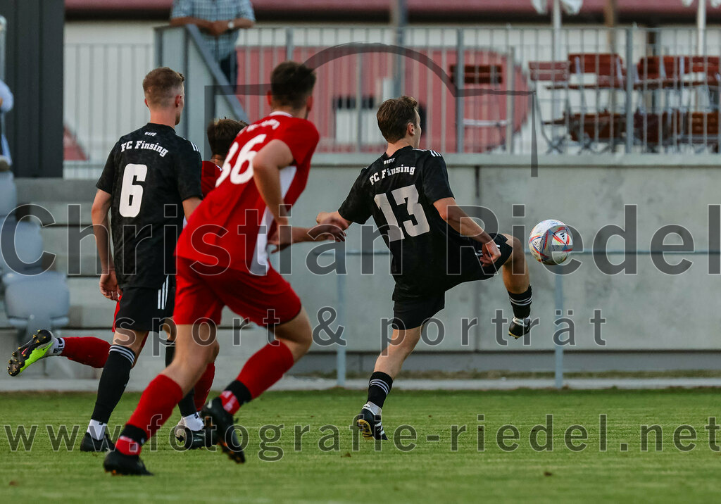 2023-07-20_030_FC_Finsing_gegen_TSV_Wartenberg | Finsing, Deutschland, 20.07.2023:
Fußball, Kreisliga 2023 / 2024, Testspiel, FC Finsing gegen TSV Wartenberg, Endergebnis: 1:0

Valentin Bachmeier (FC Finsing, #6), Patrick Forchhammer (FC Finsing, #13)

Foto: Christian Riedel / fotografie-riedel.net