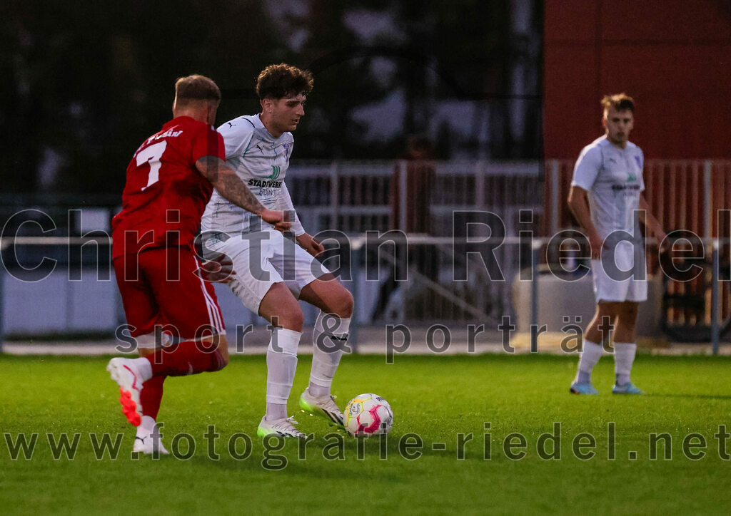 2023-08-01_040_FC_Finsing_gegen_SpVgg_Altenerding | Finsing, Deutschland, 01.08.2023:
Fußball, TOTO Pokal 2023 / 2024, 1. Spieltag, FC Finsing gegen SpVgg Altenerding, Endergebnis: 0:5

Christopher Biendl (FC Finsing, #7), Tobias Lamm (SpVgg Altenerding, #16)

Foto: Christian Riedel / fotografie-riedel.net
