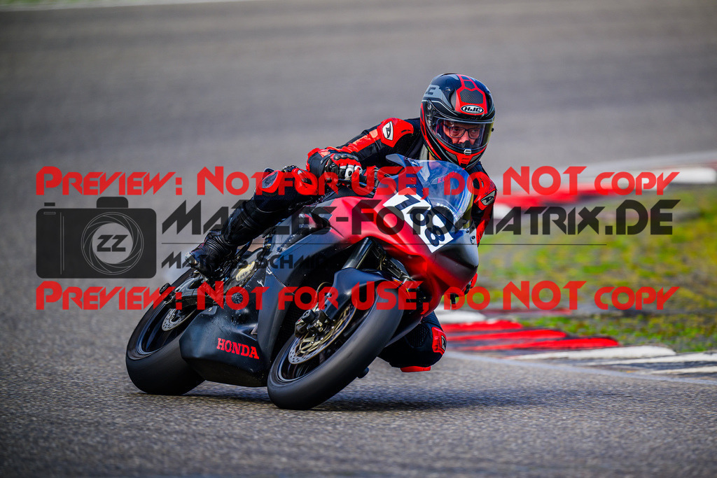 MaZZes_FotoMatrix_240911_6007705_4837 | GELB