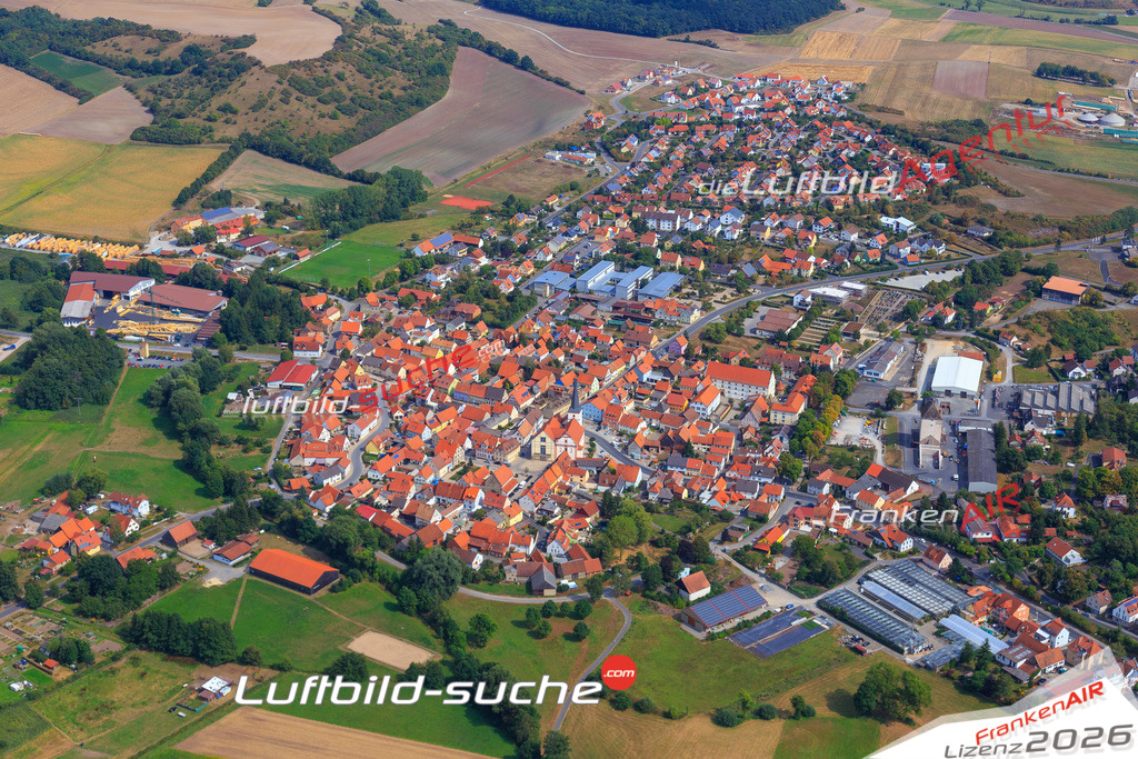 Die Luftaufnahme der Stadt Stadtlauringen wurde vom UL-Flugzeug heraus erstellt ( keine Drohne )- hohe Auflösung für beste Qualität