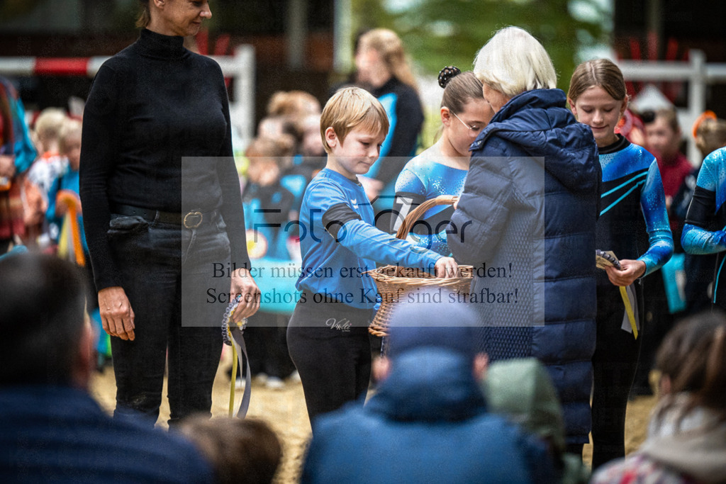 DOS_0376 | Entdecke hochwertige Reitturnierfotos von Foto Oger. Professionell, emotional und authentisch – jetzt Lieblingsmomente im Shop bestellen.Deutschlandweite Turnierfotografie. - Realisiert mit Pictrs.com