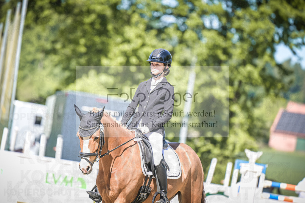 DOS_5203 | Entdecke hochwertige Reitturnierfotos von Foto Oger. Professionell, emotional und authentisch – jetzt Lieblingsmomente im Shop bestellen.Deutschlandweite Turnierfotografie. - Realisiert mit Pictrs.com