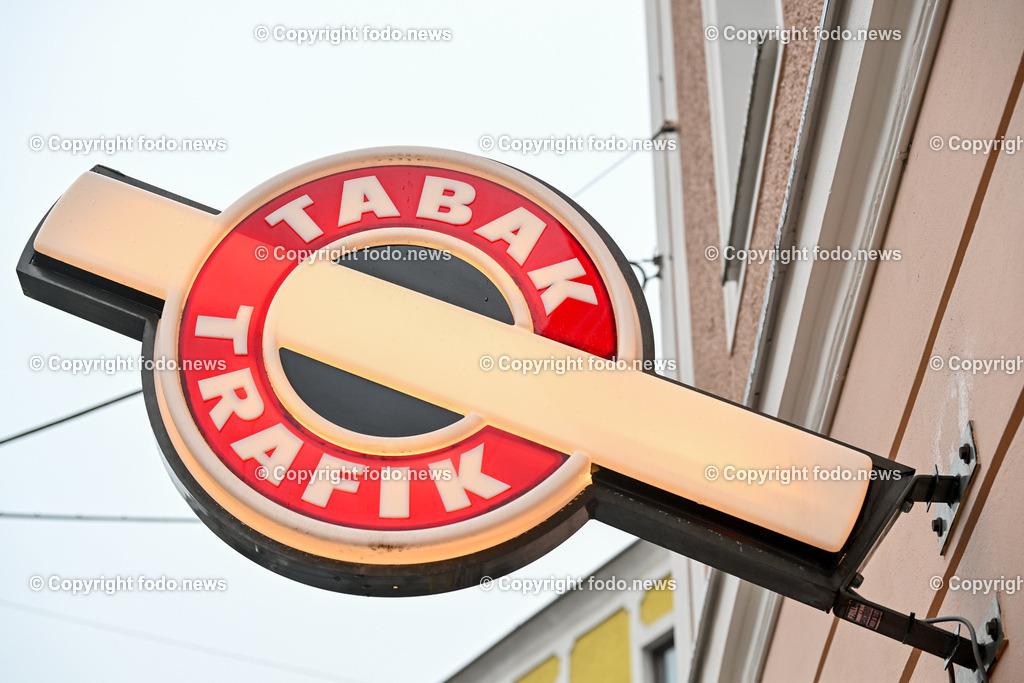 Trafik_ 18.01.2024-6 | 18.01.2024, Linz, AUT, Trafik, im Bild Trafik, Tabak, Tabaktrafik, Schild, Zeichen, Zigaretten, Verkauf, Lotto, Lottoschein, Fahne, Jackpot, Gewinnspiel, Zahlen, Symbol, Automat, Zigarettenautomat, Hinweisschilder, Verkaufsstelle, Geschaeft, Laden, Tabakindustrie, Tabakprodukte, Rauchen, Rauchwaren, Tabakwaren, Tabak, E-Zigarette
