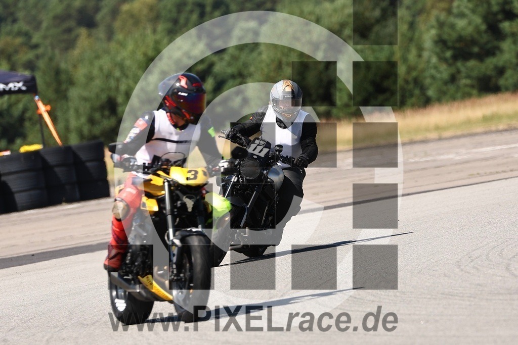 0111-20260809_14241 | Schöne Erinnerungen an spannende Momente - das festzuhalten ist unser Job. PIXELrace.de ist seit 2003 auf den Rennstrecken Europas unterwegs um die Action draußen beim Fahren und die wunderbare Stimmung imm Fahrerlager für euch einzufangen.