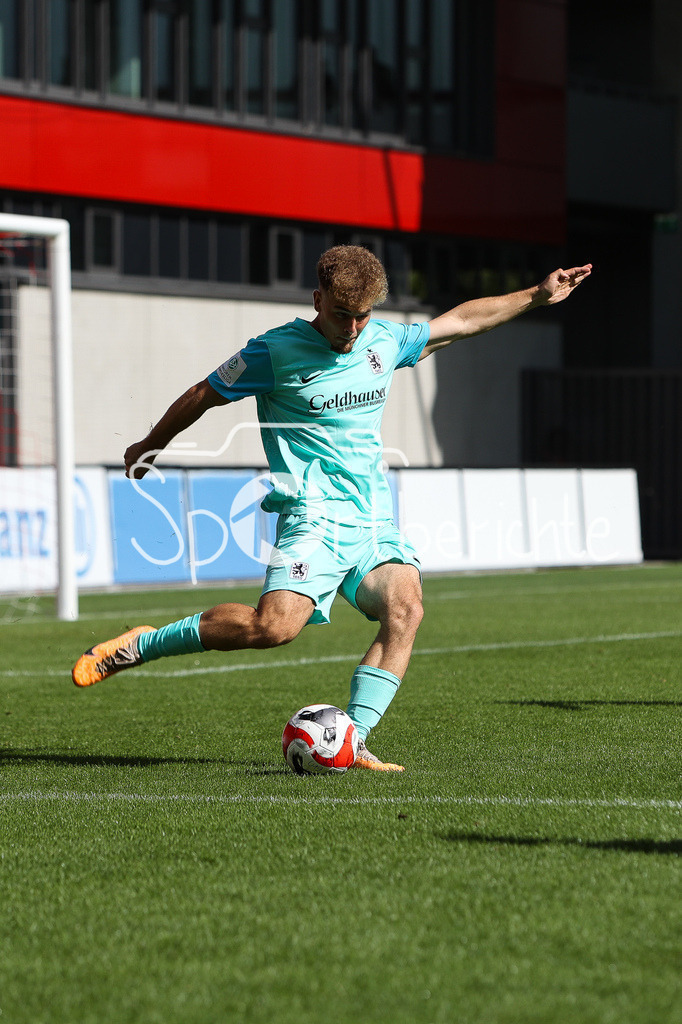 FC Bayern Muenchen U19 - TSV 1860 Muenchen U19 | George DUMITRU (TSV #4) am Ball / Freisteller / Einzelfoto