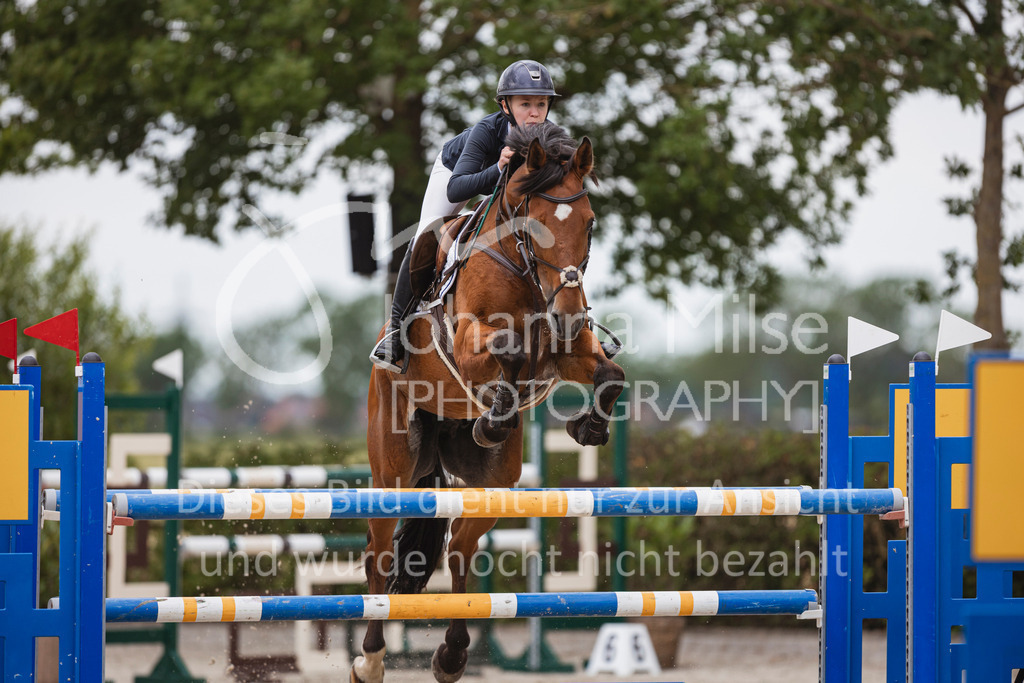 240614_Lemwerder_M2-Springen-443 | Deine schönsten Turniermomente als professionelle Fotos! Entdecke hochwertige Pferdesport-Fotografie im Online-Shop. Jetzt Fotos finden & bestellen!