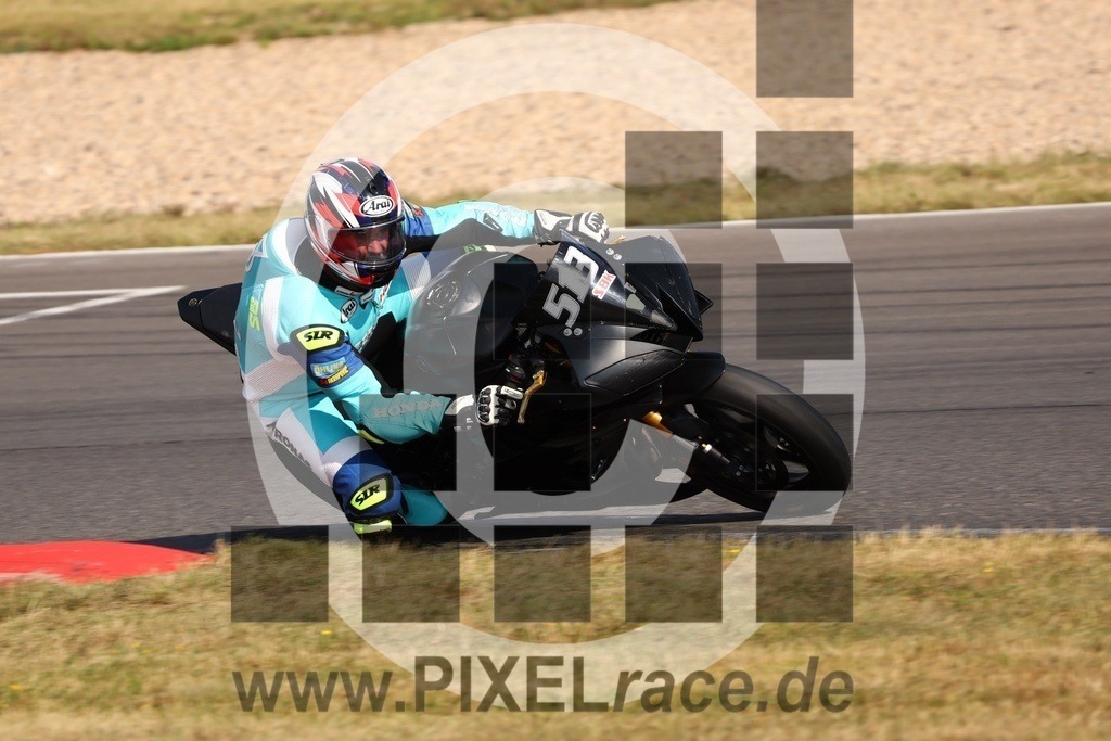 0513-20240720_03970 | Schöne Erinnerungen an spannende Momente - das festzuhalten ist unser Job. PIXELrace.de ist seit 2003 auf den Rennstrecken Europas unterwegs um die Action draußen beim Fahren und die wunderbare Stimmung imm Fahrerlager für euch einzufangen.